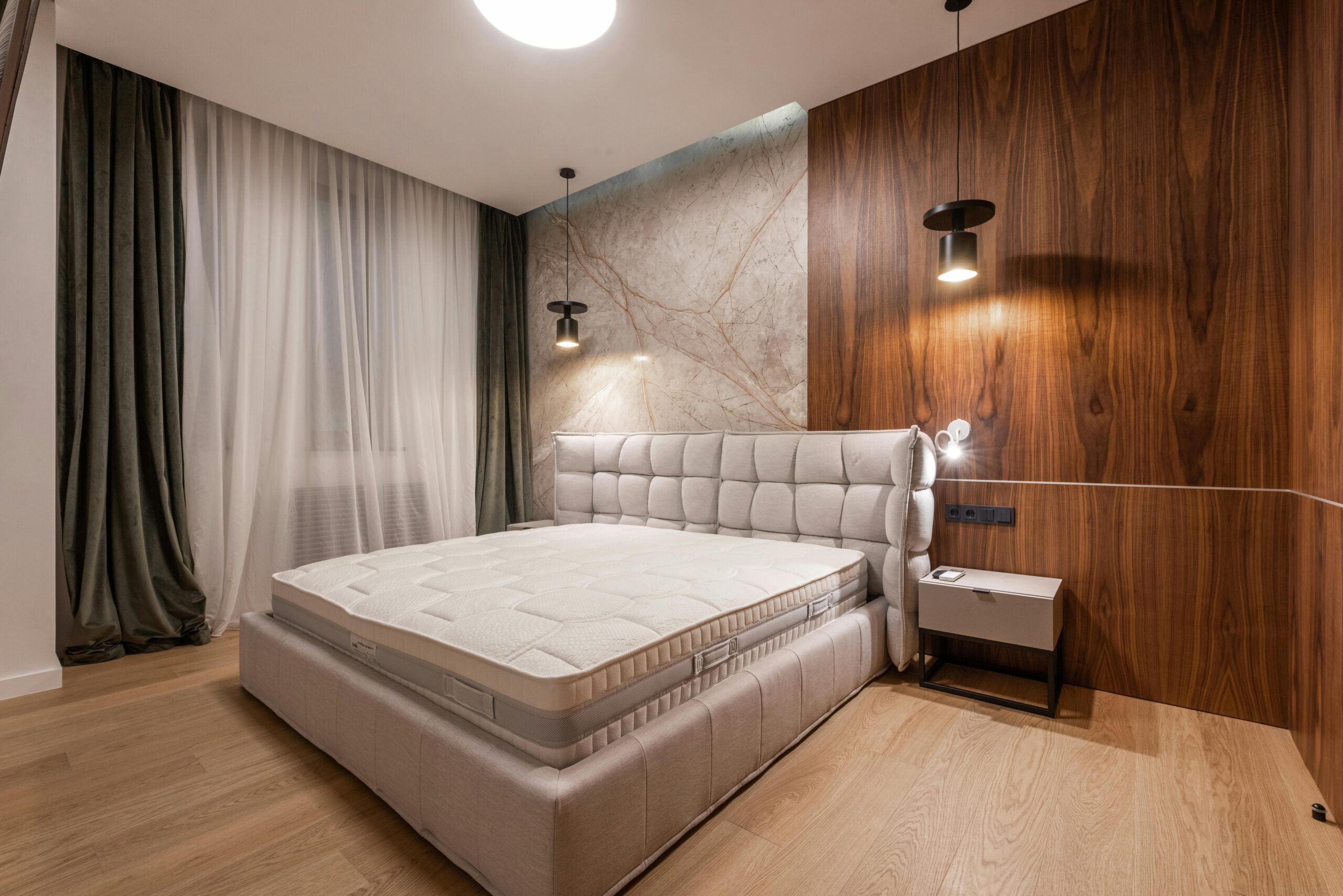 The Invisible Seam: Defining Luxury Wallcovering Mastery