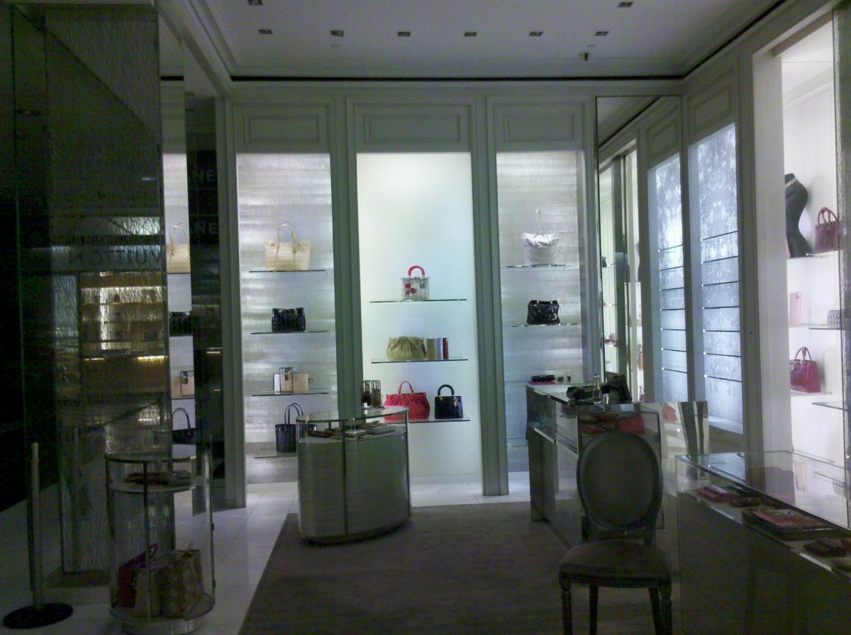 Metallic wallcovering across a luxury retail showroom, wide view, installed by Mancini Wallpapers